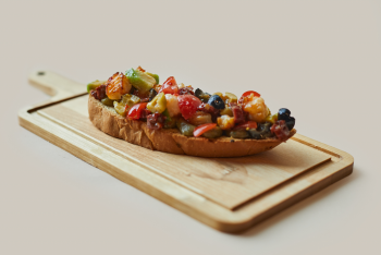 Брускетта с креветками и авокадо 230гр