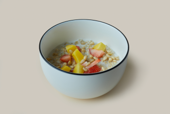 Каша овсяная с ягодами на кокосовом молоке  250гр