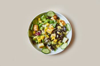 Салат с сыром халуми 