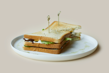 Сэндвич с куриной грудкой и беконом 300гр